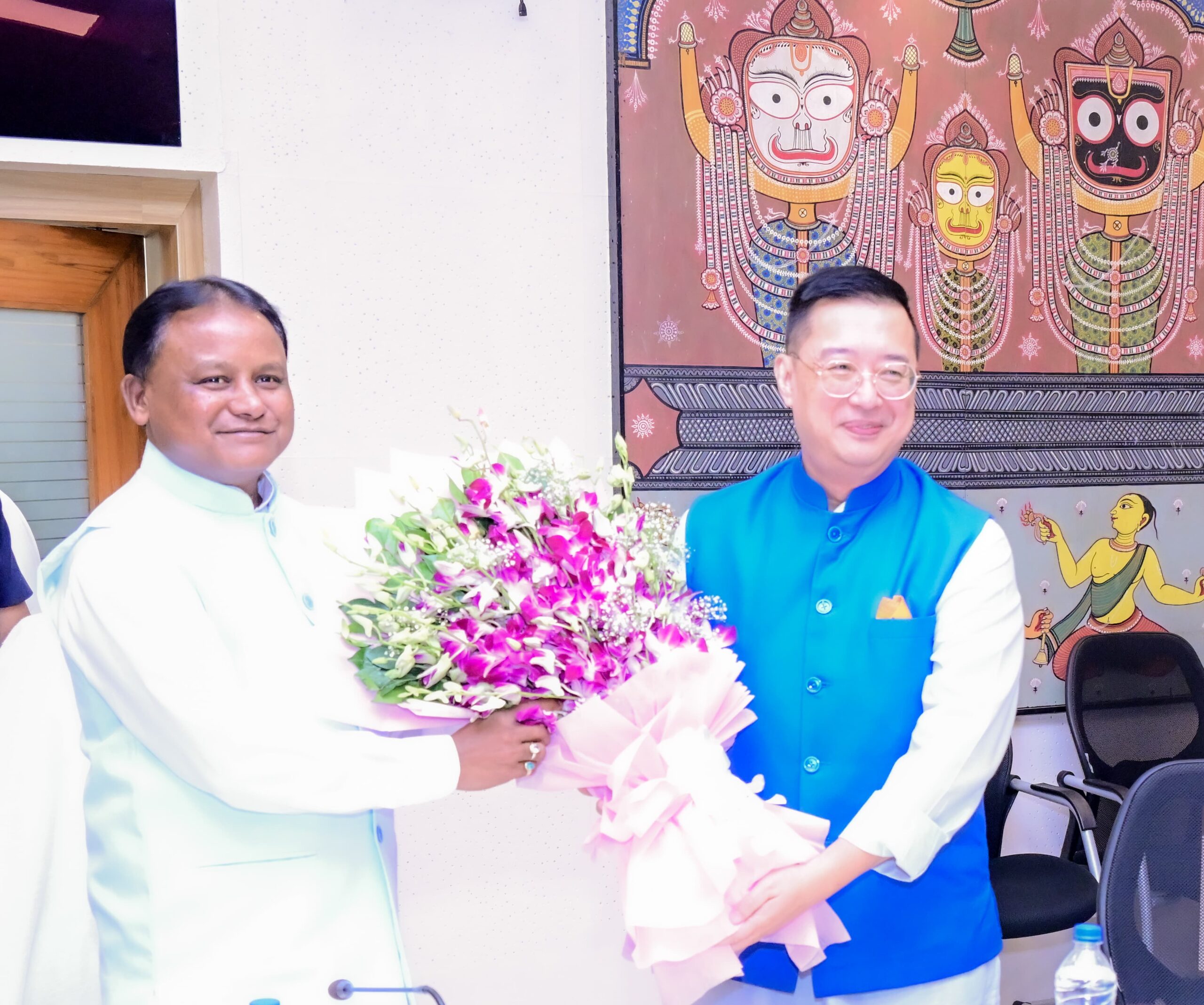 Singapore High Commissioner in India Mr Simon Wong and his team meet Chief Minister Shri Mohan Charan Majhi at Lok Seva Bhawan in Bhubaneswar on 10 December 2024